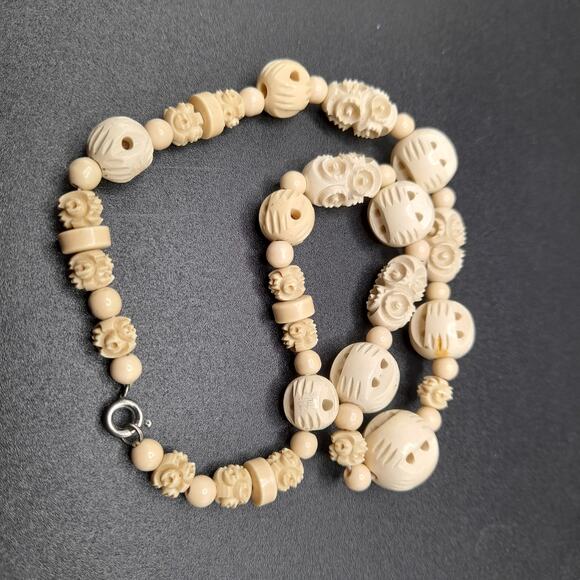 Vintage Celluloid Beaded Necklace, Carved Beads, 16", 1950s Vintage Jewelry - Picture 12 of 12